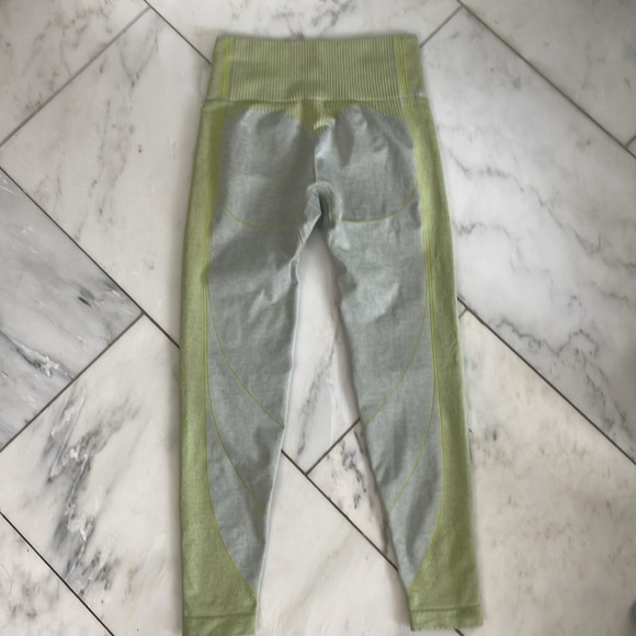 Gymshark womens crop leggings gray and lime green/yellow with contour stitching - Picture 6 of 9